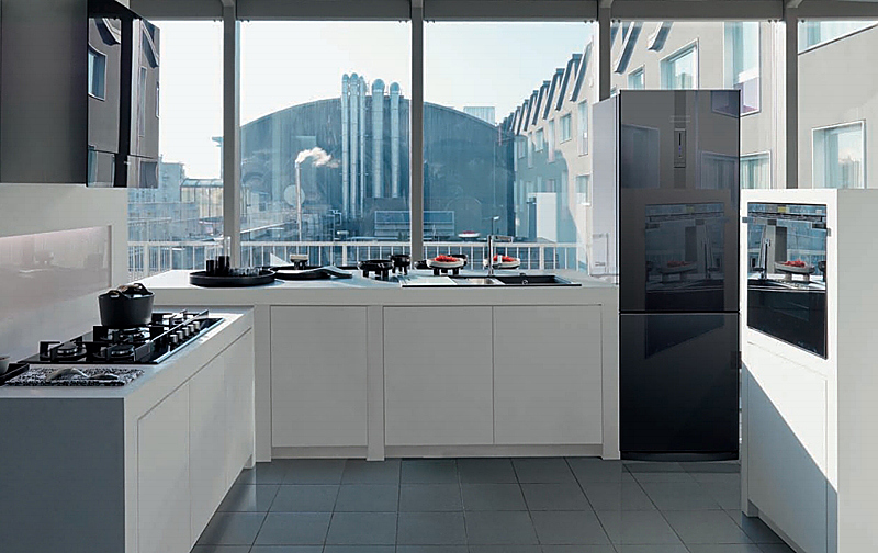 FCB 4001 NF S BK A+ черный кристалл (118.0180.370)