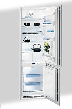 Встраиваемый холодильник Ariston CIS BCS 333/B GE
