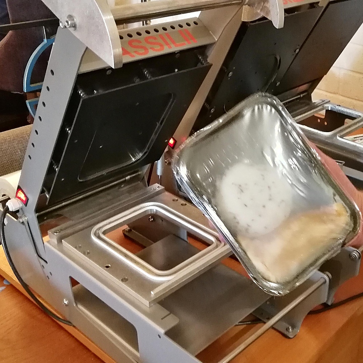 Запайщик лотков VASSILII Контур № 2048  c контурной обрезкой пленки для контейнера 187х137 мм*1