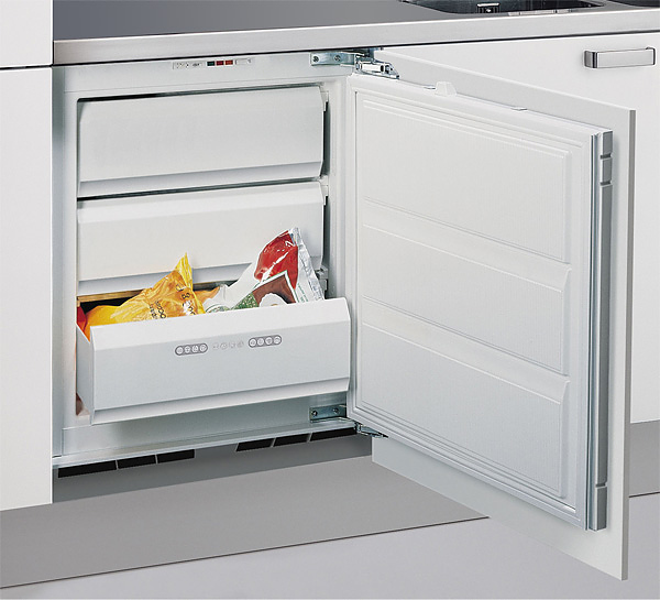 Встраиваемый морозильник Whirlpool AFB 823