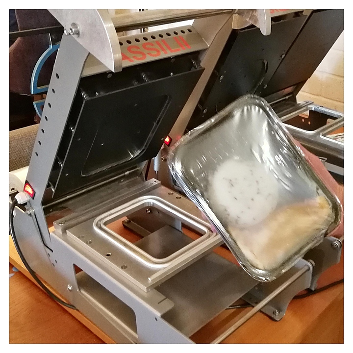 Запайщик лотков VASSILII Контур № 2048  c контурной обрезкой пленки для контейнера 187х137 мм*1