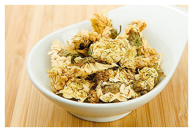 Цветки хризантемы Цзюй Хуа